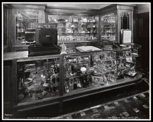 Innenansicht des Charles of the Ritz Schönheitssalons im Ritz Tower Hotel, Park Avenue und 57th Street, New York, 1932